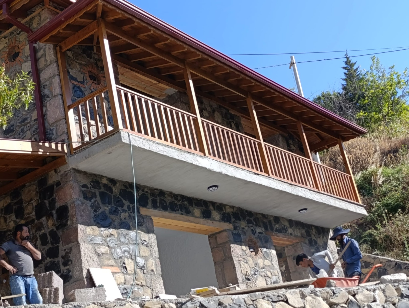 İnşaat ve Hafriyat İşleri - Taş ev balkon